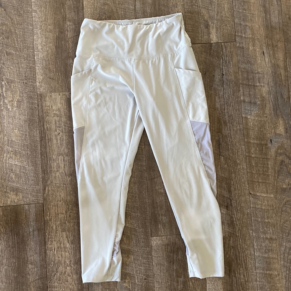 Light grey cropped leggings